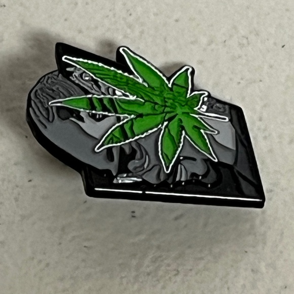 Snoop Dogg 420 Pin Hat Pins Streetwear Hats Caps Hatpin Music Rapper - Picture 3 of 7